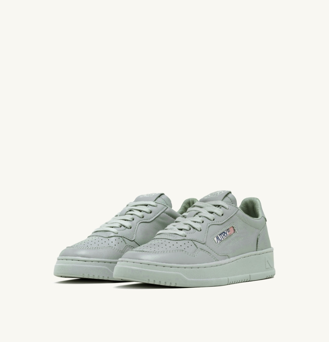 MEDALIST LOW SNEAKERS IN MATTE GRAY LEATHER