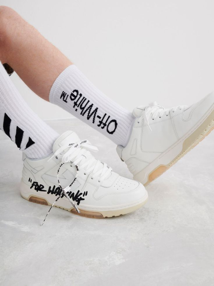 OFF WHITE