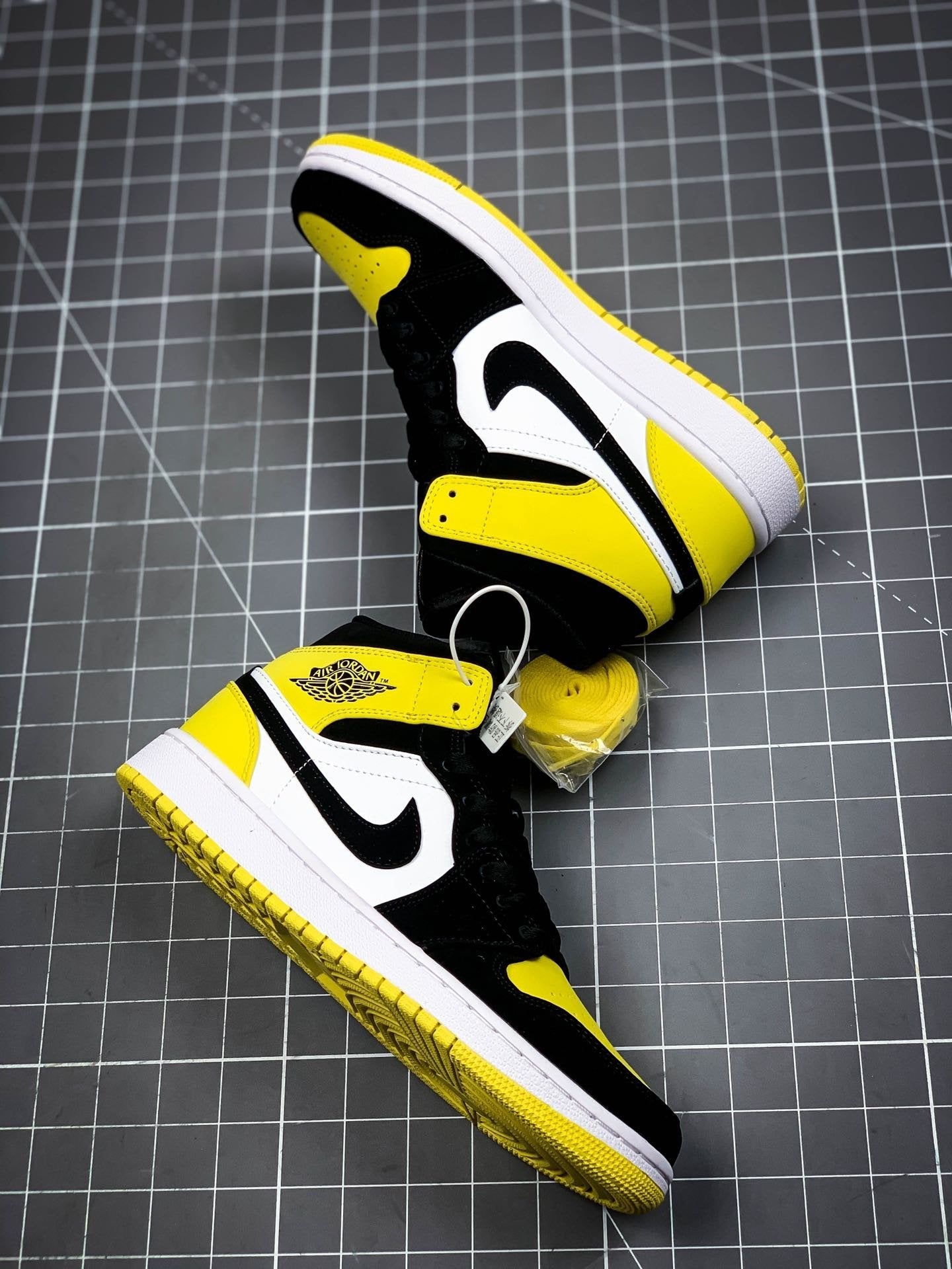 AIR JORDAN 1 MID