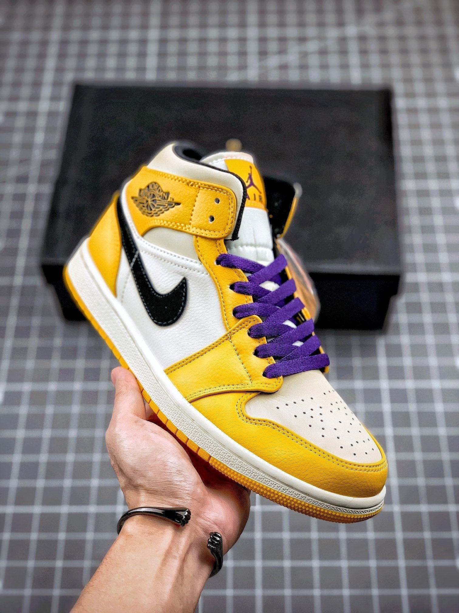 AIR JORDAN 1 MID