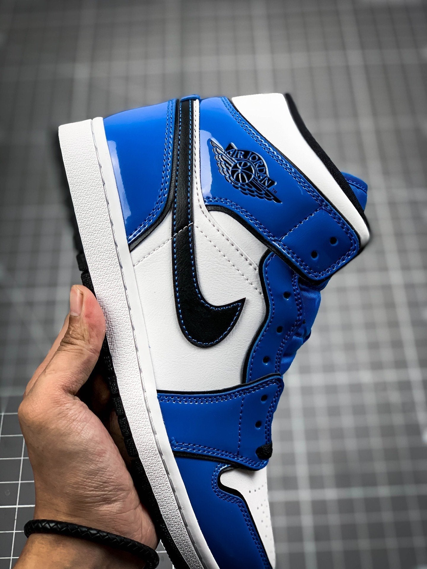 AIR JORDAN 1 MID