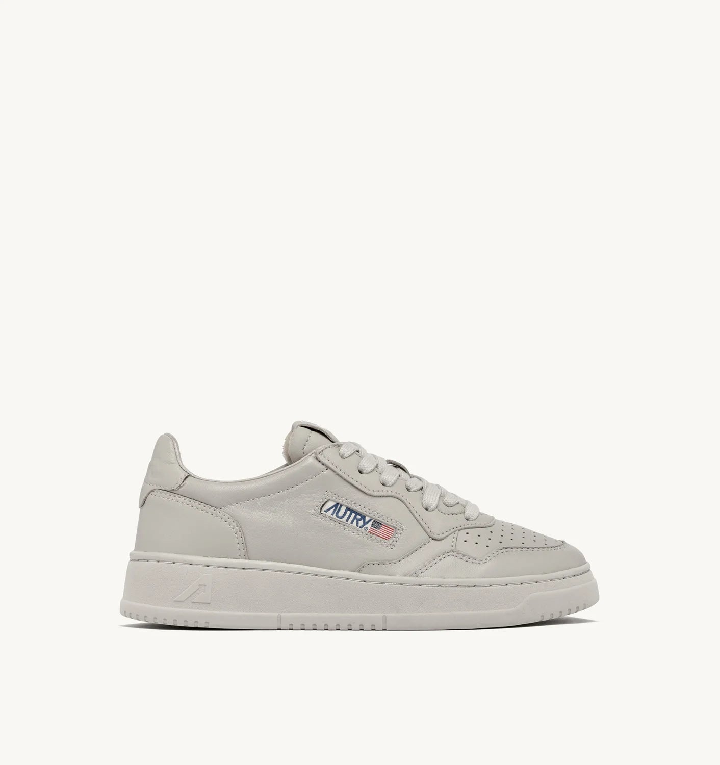 MEDALIST LOW SNEAKERS IN MATTE BEIGE LEATHER