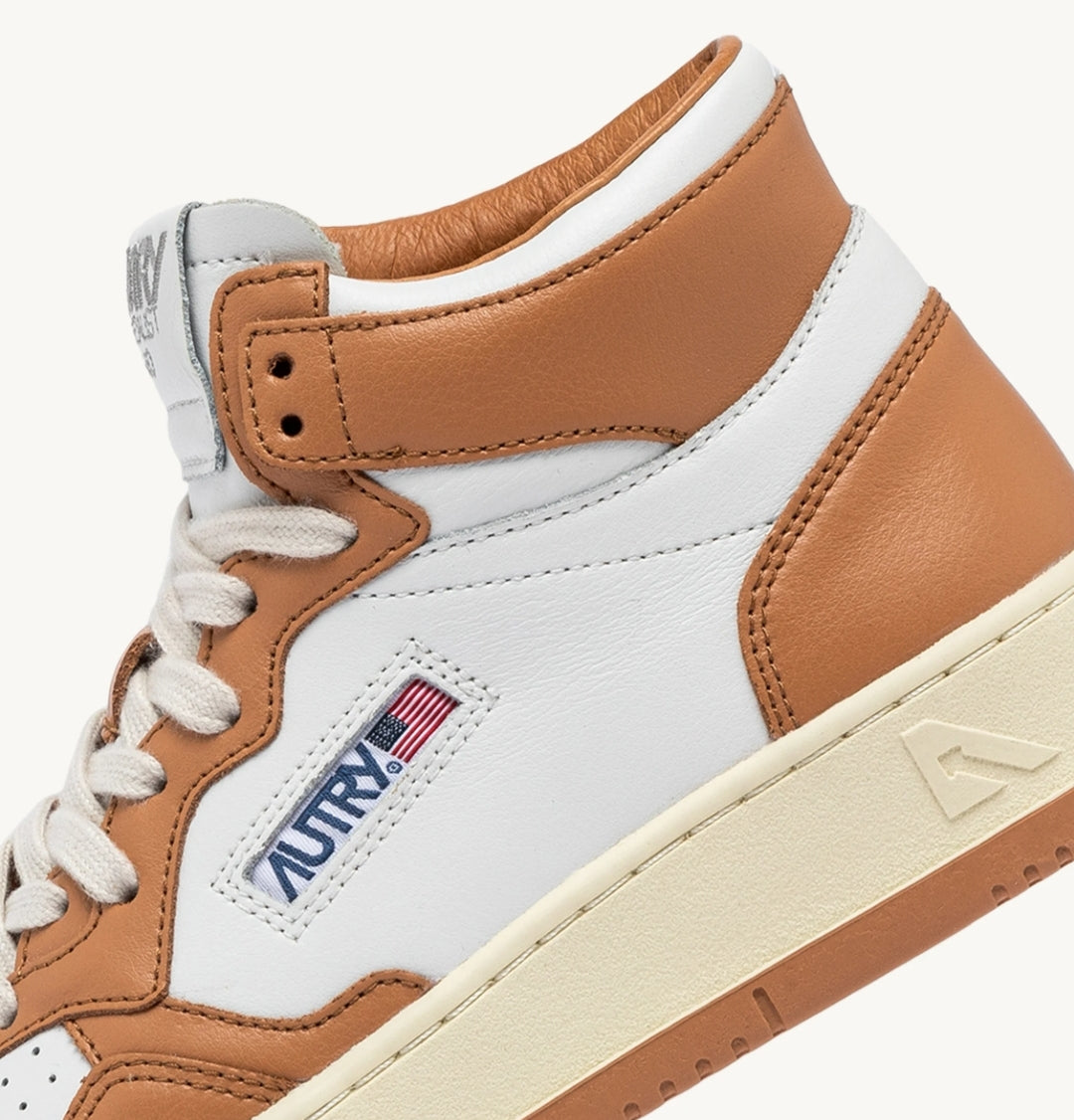 MEDALIST MID BICOLOR SNEAKERS IN WHITE AND SAND STORM LEATHER