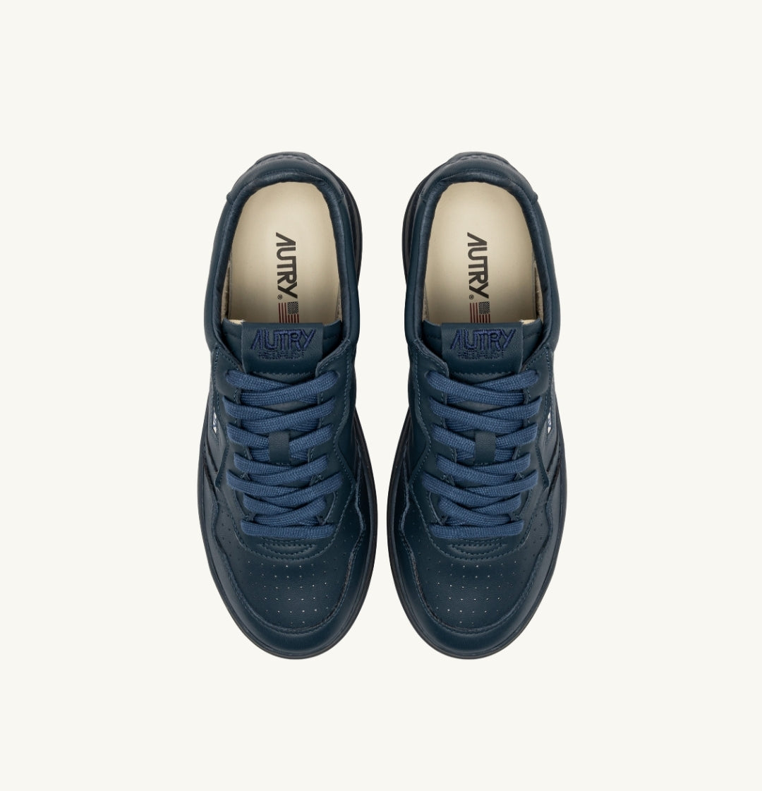 MEDALIST LOW SNEAKERS IN DARK DENIM NAPPA